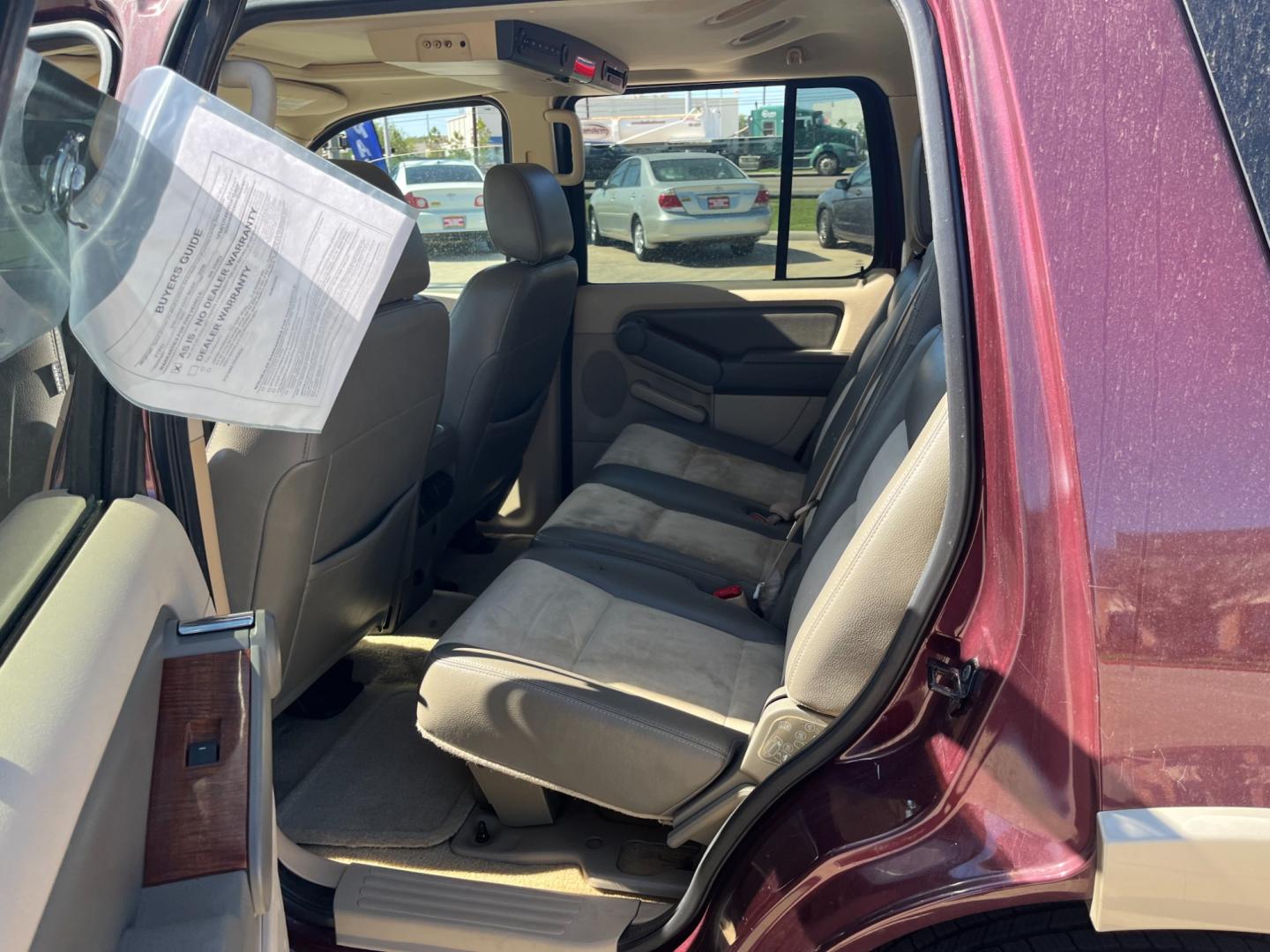 2006 maroom /TAN Ford Explorer Eddie Bauer 4.6L 4WD (1FMEU74816U) with an 4.6L V8 SOHC 16V engine, 6-Speed Automatic Overdrive transmission, located at 14700 Tomball Parkway 249, Houston, TX, 77086, (281) 444-2200, 29.928619, -95.504074 - Photo#9